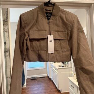 ALO Yoga Women's Cropped Main Character Jacket in Light Cocoa